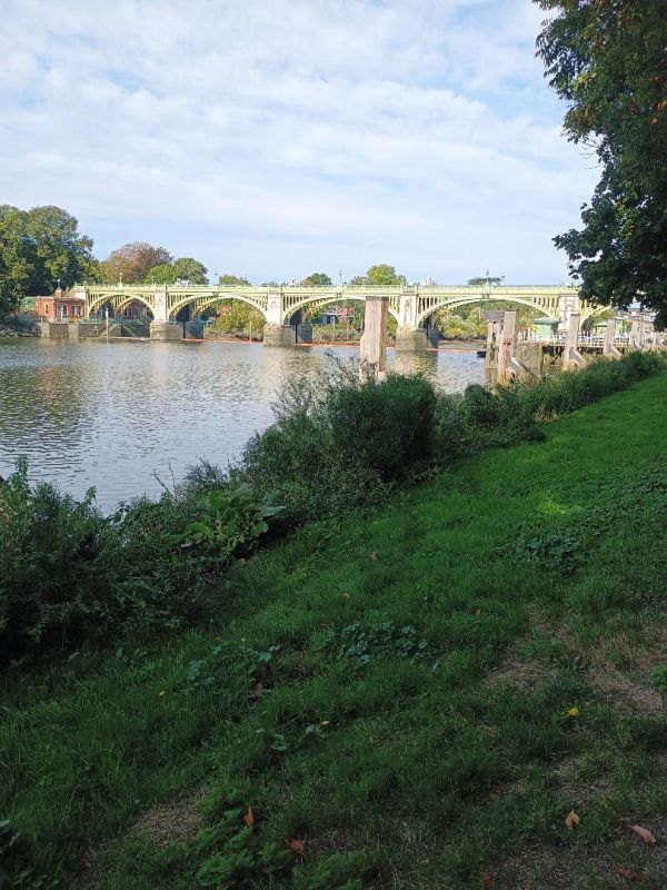 Richmond Lock and footbridge